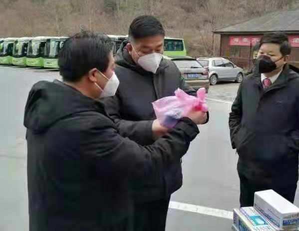 不忘初心勇担当，我是党员我先上